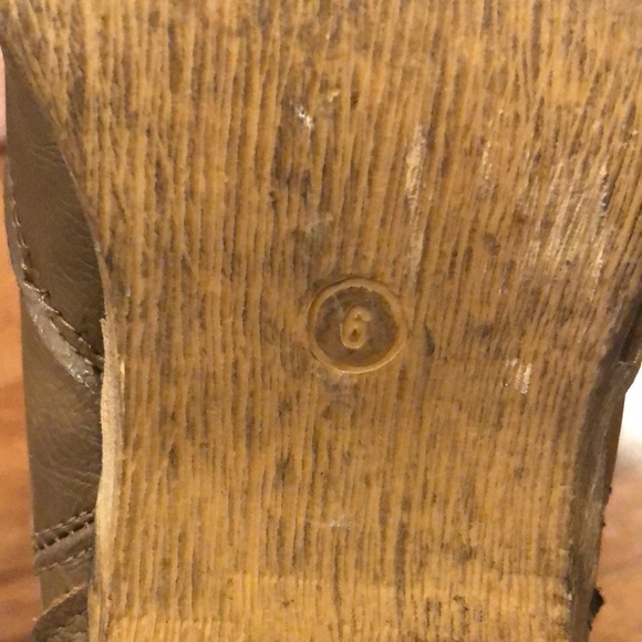 Boots - Picture 4 of 4